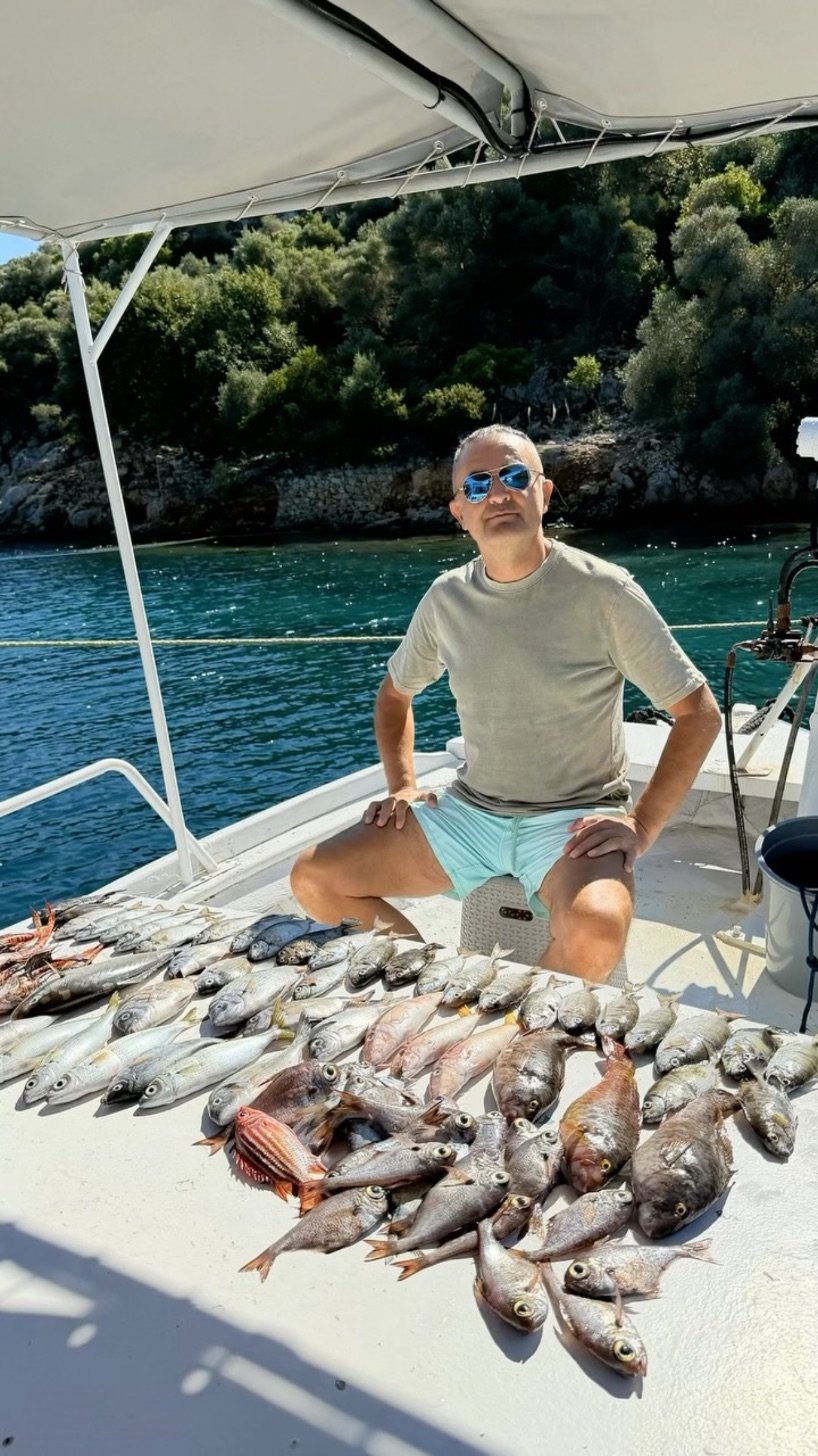 Murat Kervancı teknede balık avı